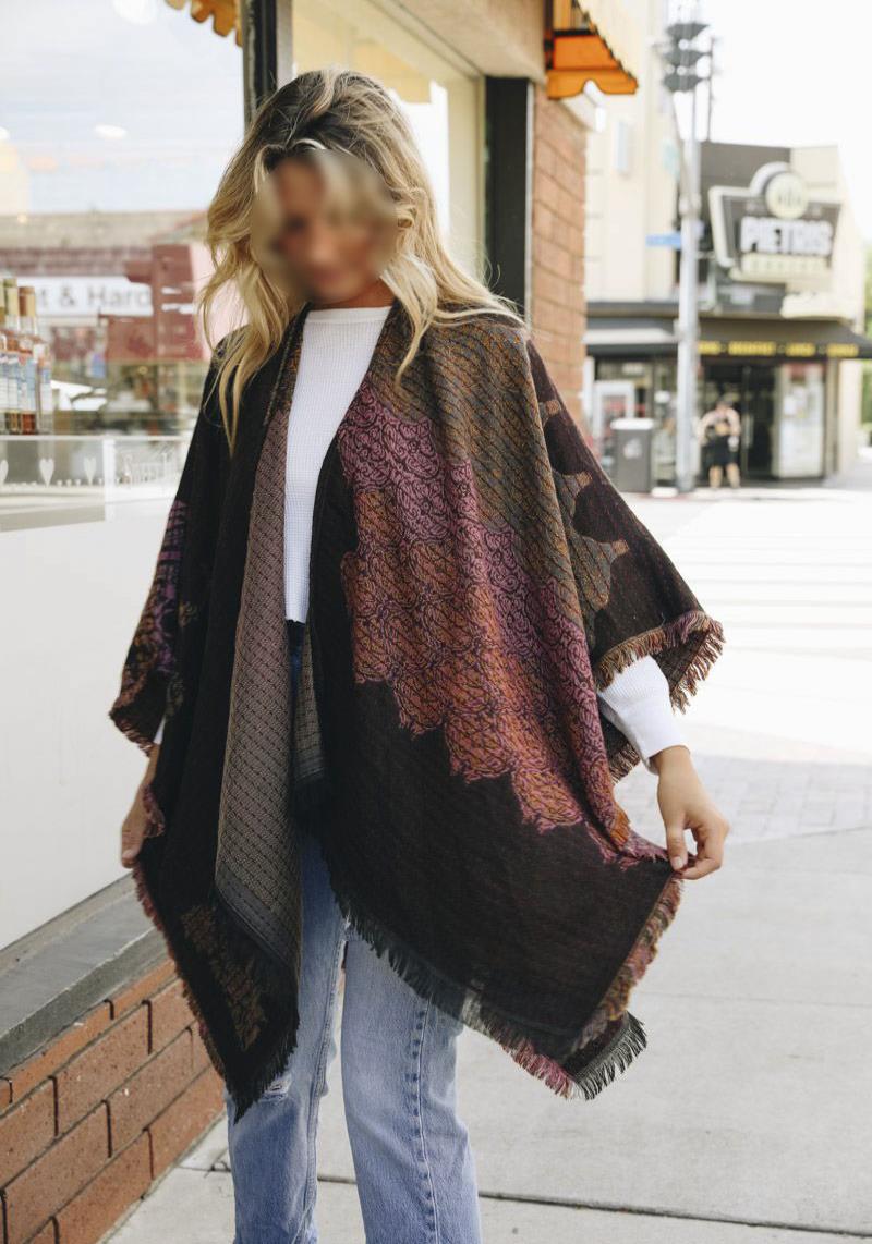 FLORAL MEDALLION PAISLEY RUANA