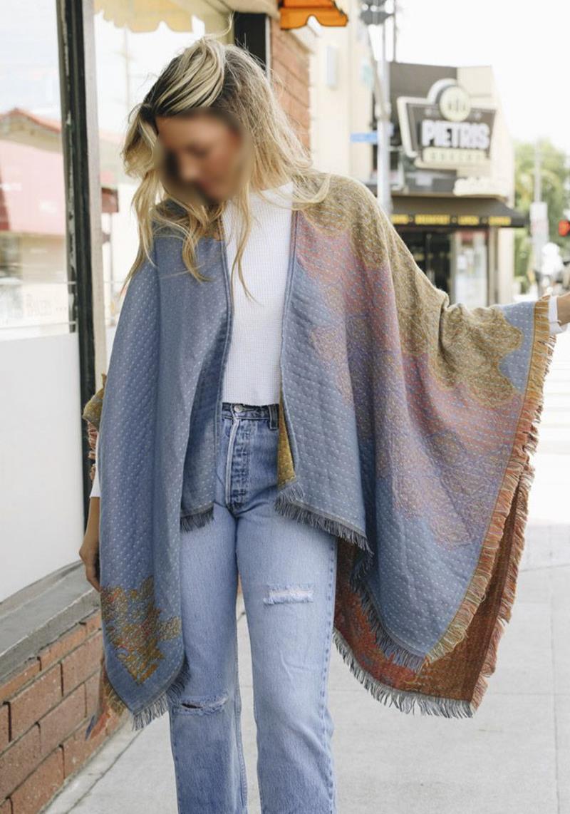 FLORAL MEDALLION PAISLEY RUANA