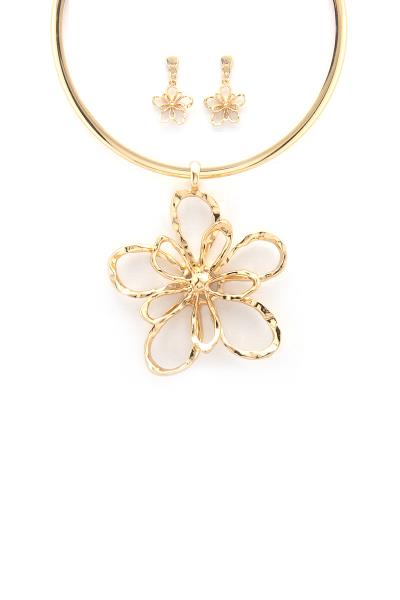FLOWER PENDANT METAL NECKLACE