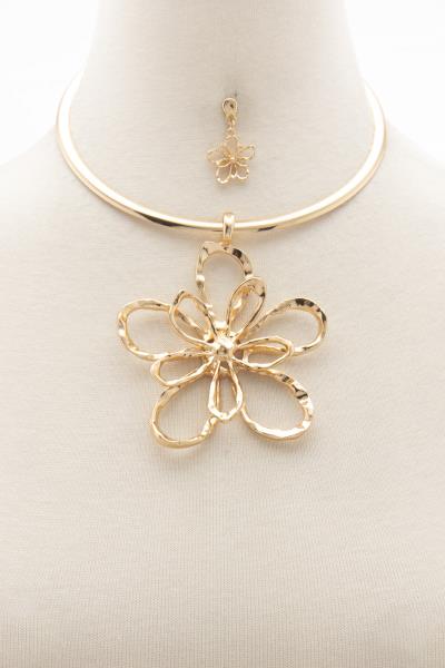 FLOWER PENDANT METAL NECKLACE