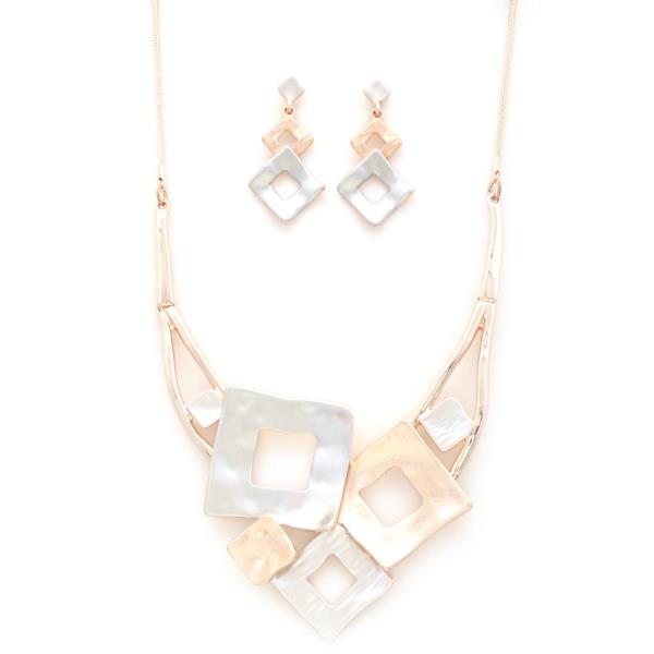 SQUARE PATTERN STATEMENT NECKLACE