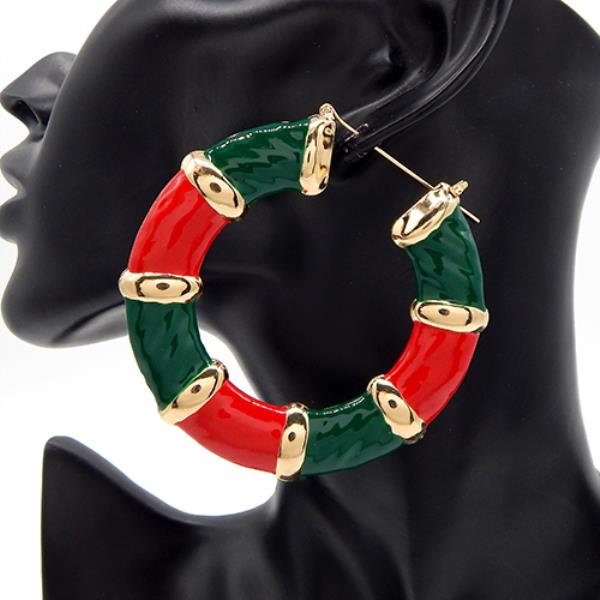 STYLISH METAL COLOR PATTERN ROUND HOOP EARRING