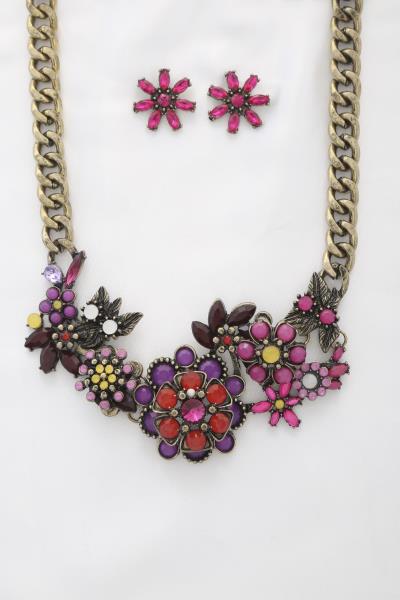 FLOWER PATTERN BEADED NECKLACE