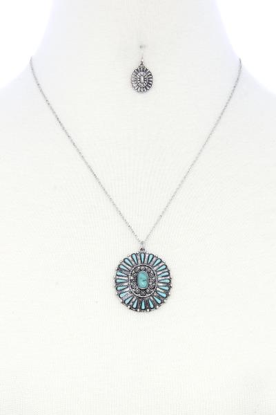 CONCHO BEADED PENDANT NECKLACE
