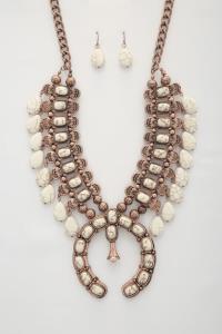 CHUNKY WESTERN NATURAL STONE STATEMENT NECKLACE