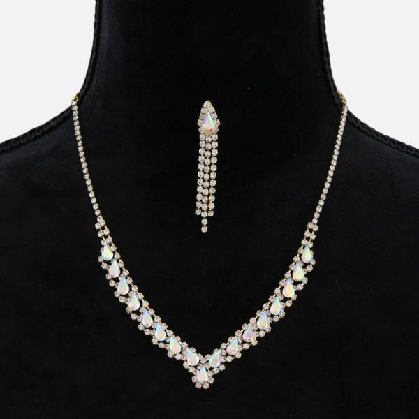 RHINESTONE V SHAPE NECKLACE