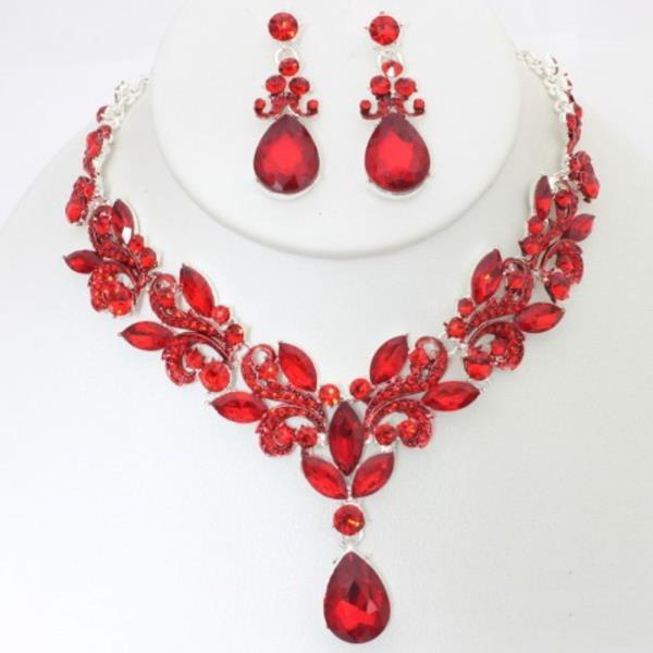 TEARDROP CRYSTAL NECKLACE