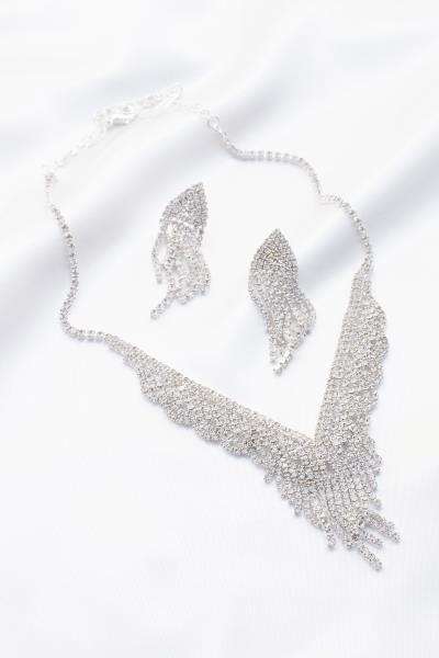 RHINESTONE DANGLE NECKLACE