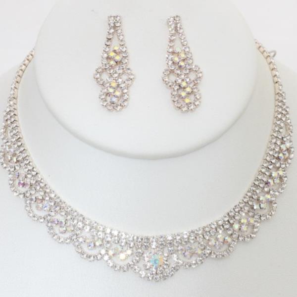 SCALLOP EDGE RHINESTONE NECKLACE
