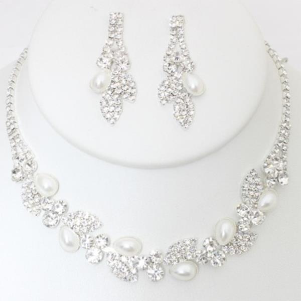 PEARL RHINESTONE NECKLACE