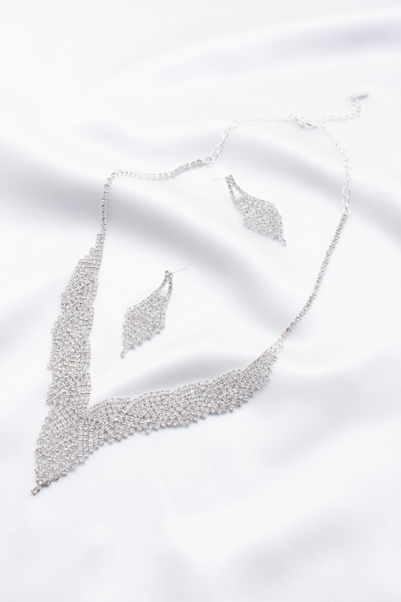 V SHAPE RHINESTONE NECKLACE