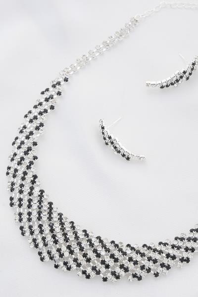 RHINESTONE SHORT CURVE NECKLACE