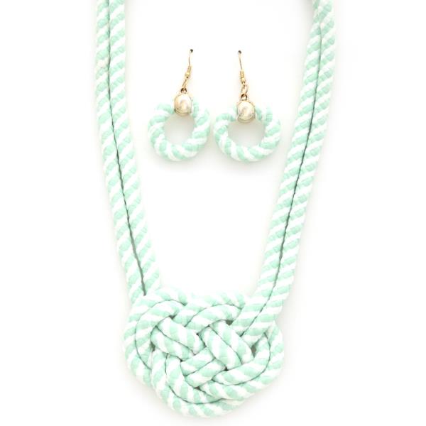 KNOT ROPE NECKLACE