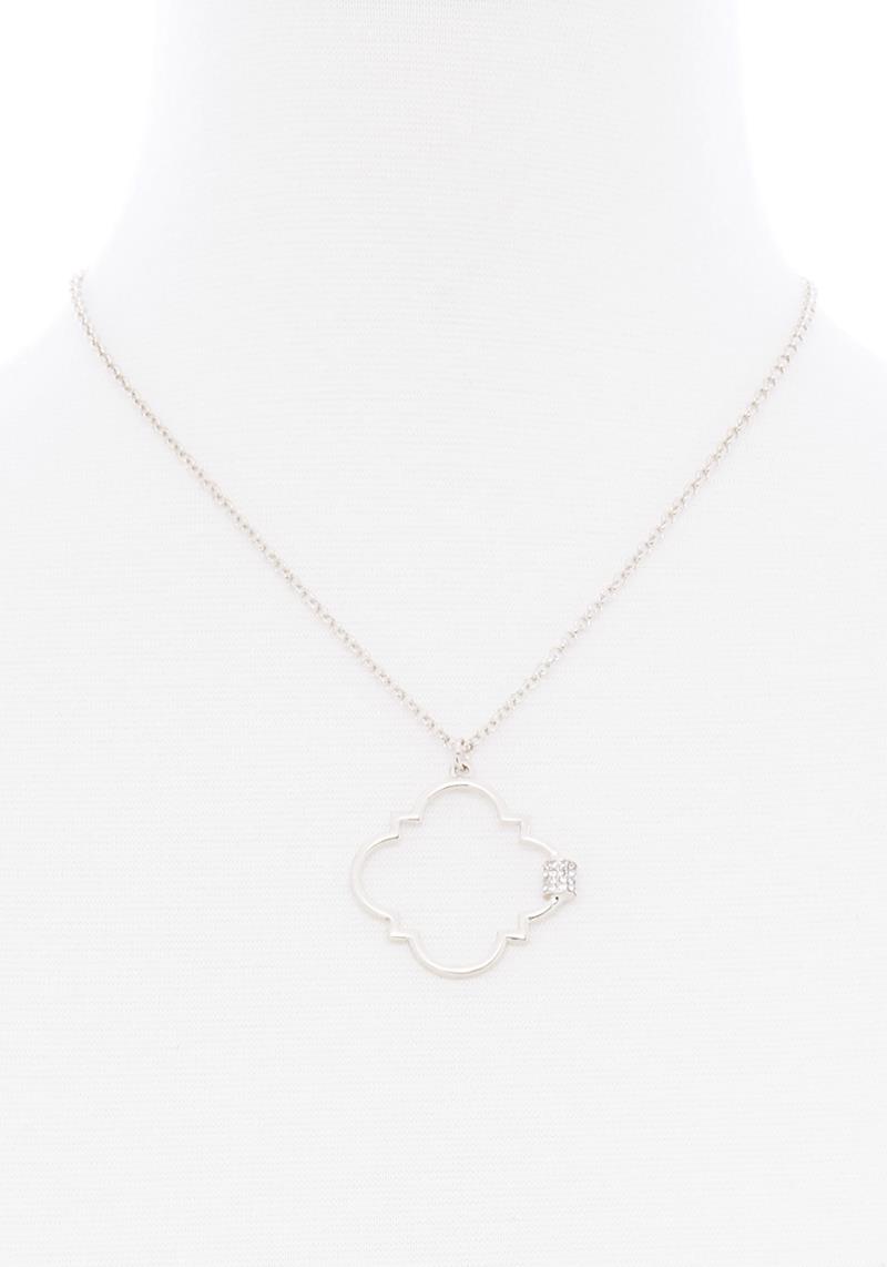 METAL FLOWER PENDANT NECKLACE