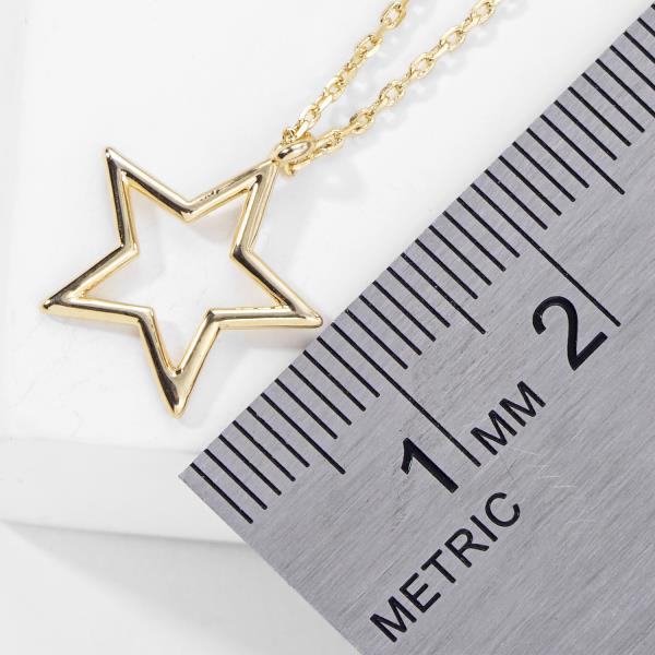 METAL STAR PENDANT NECKLACE