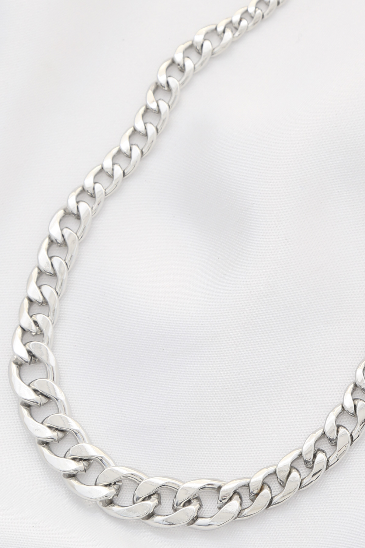 CURB LINK METAL NECKLACE