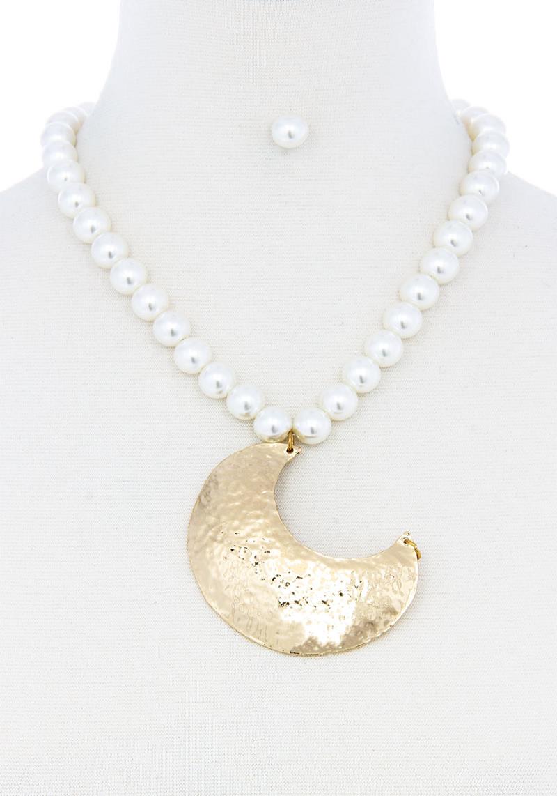 CHUNKY PEARL WIDE HAMMERED METAL MOON NECKLACE