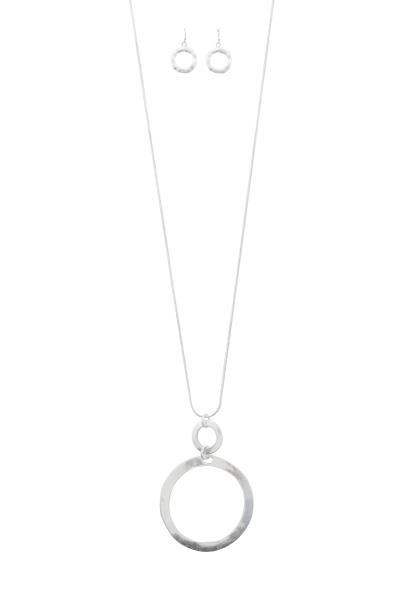 CASTING CIRCLE PENDANT LONG