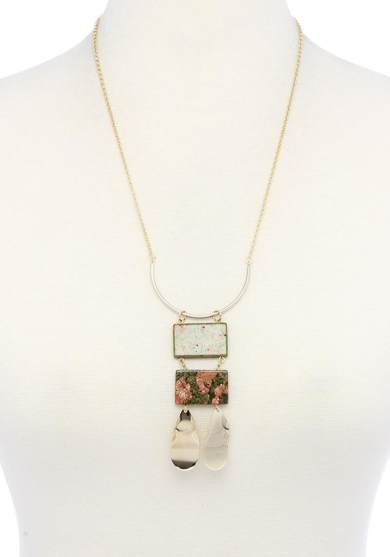 MODERN CHIC PENDANT NECKLACE