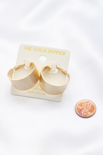 WIDE TEXTURED 14K GOLD DIPPED HOOP EARRING