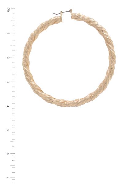 TWISTED METAL HOOP EARRING
