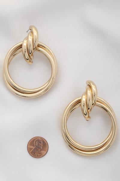 METAL EARRING