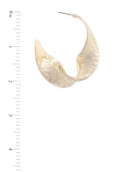 HAMMERED ORGNIC SHAPE EARRING