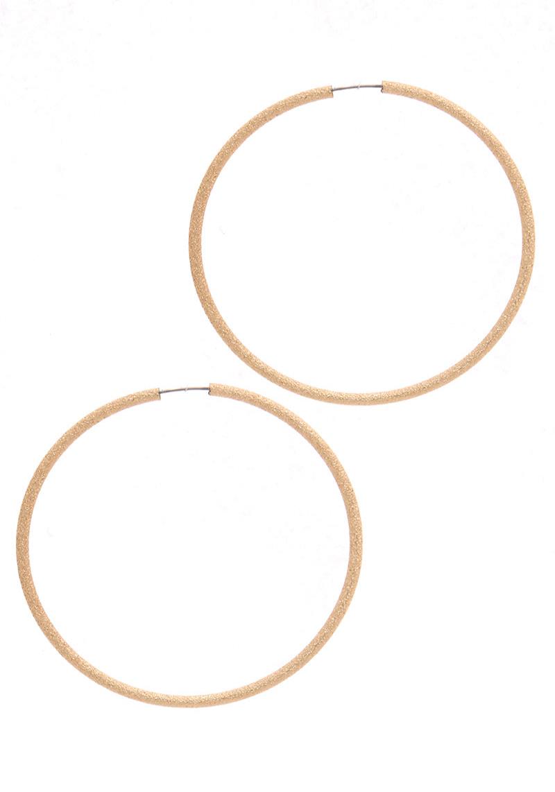 TEXTURED HOOP EARRING