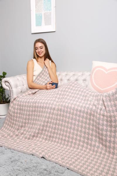 HOUNDSTOOTH THROW BLANKET