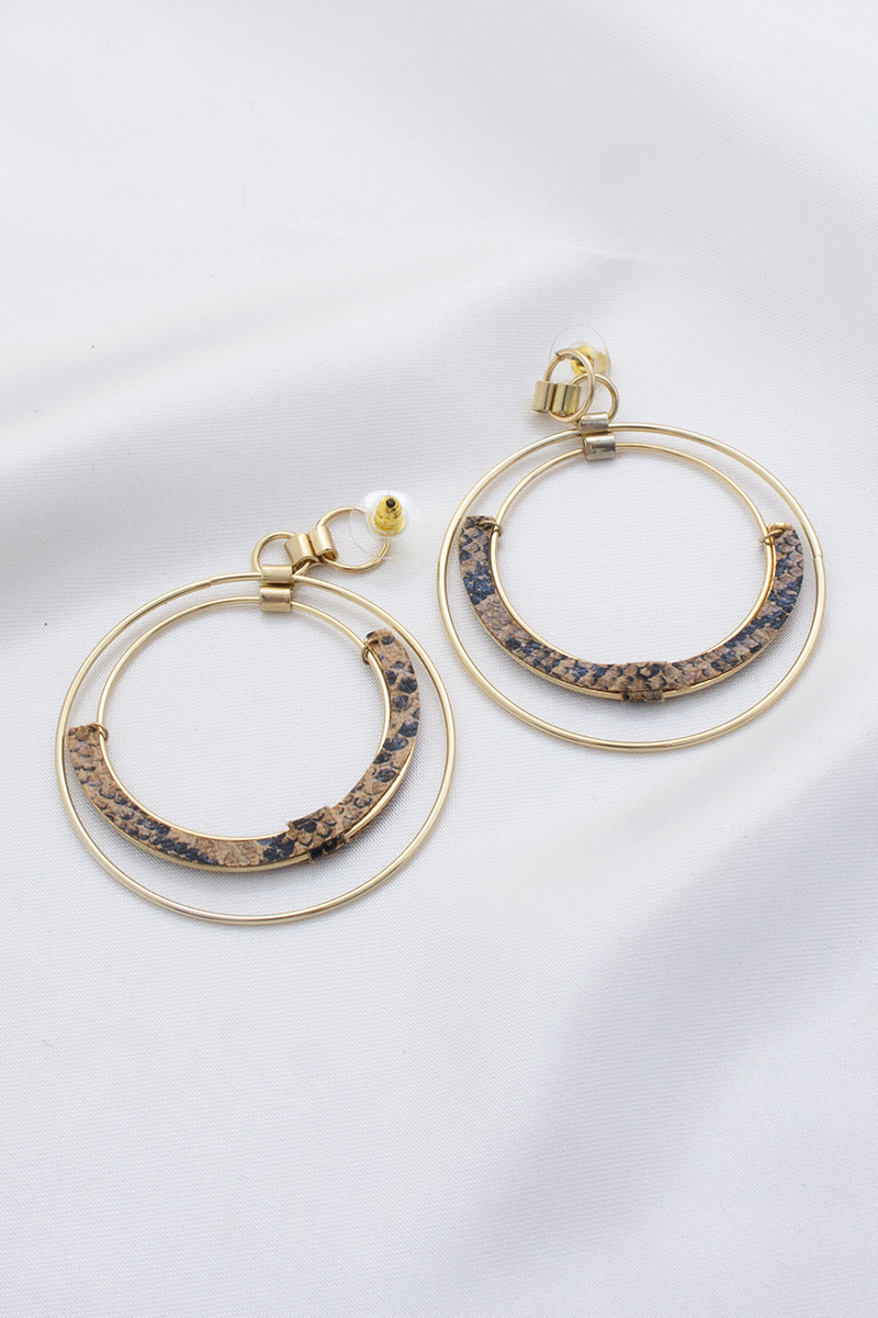 METAL ROUND SNAKE SKIN DANGLE EARRING