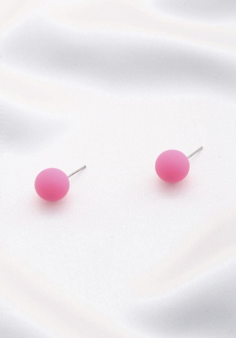SMOOTH TEXTURE ROUND STUD EARRING