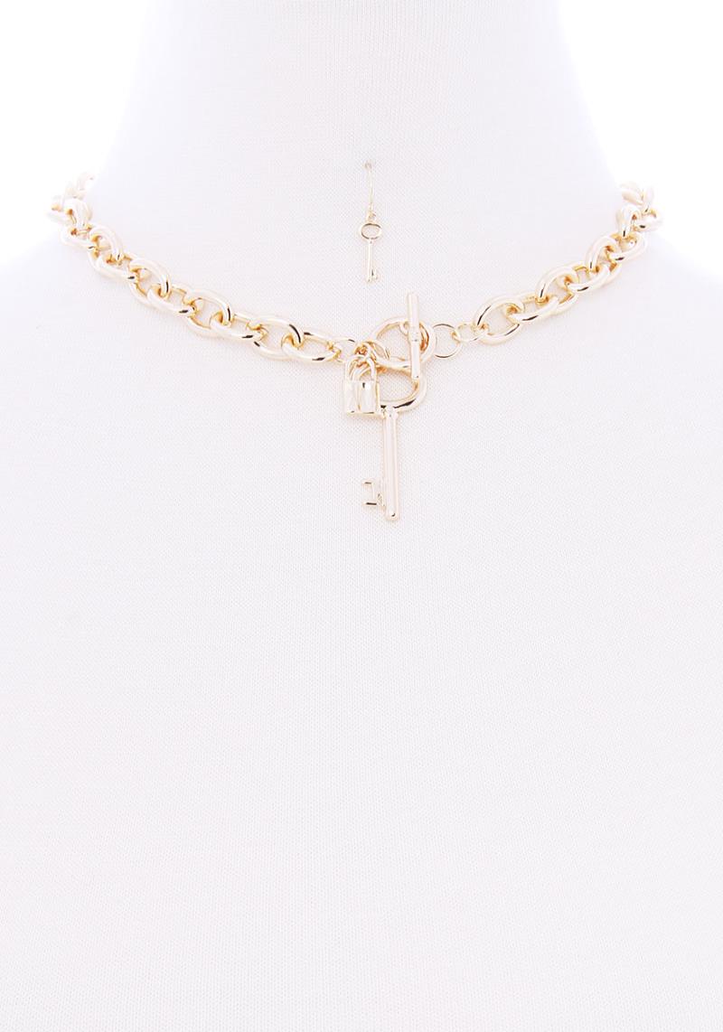 METAL CHAIN TOGGLE CLASP LOCK AND KEY PENDANT NECKLACE EARRING SET