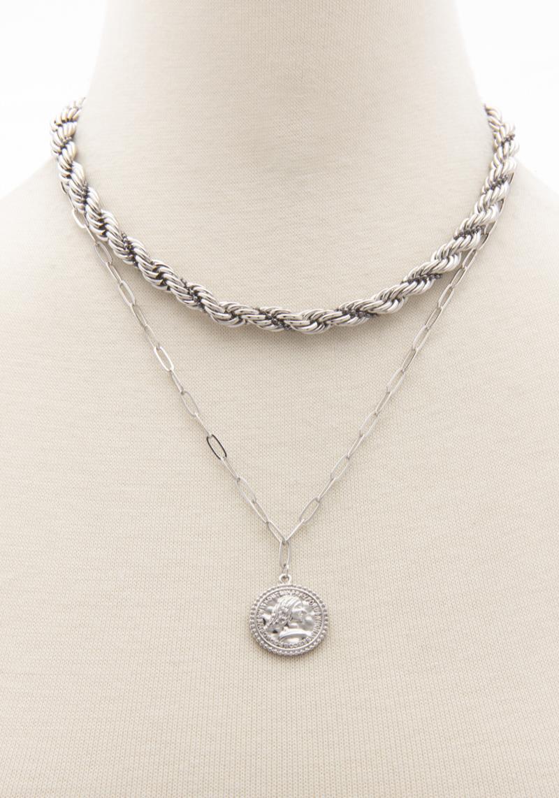 MEDALLION TWISTED ROPE OVAL LINK NECKLACE