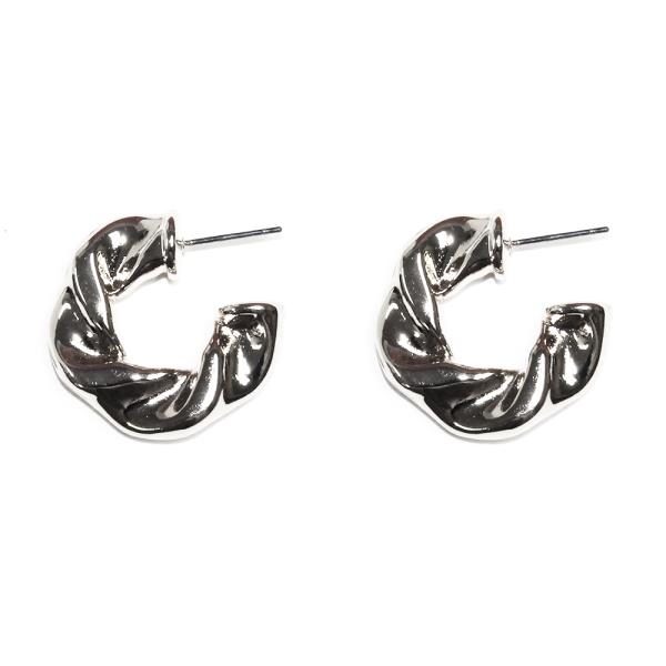 METAL TWIST C HOOP EARRING