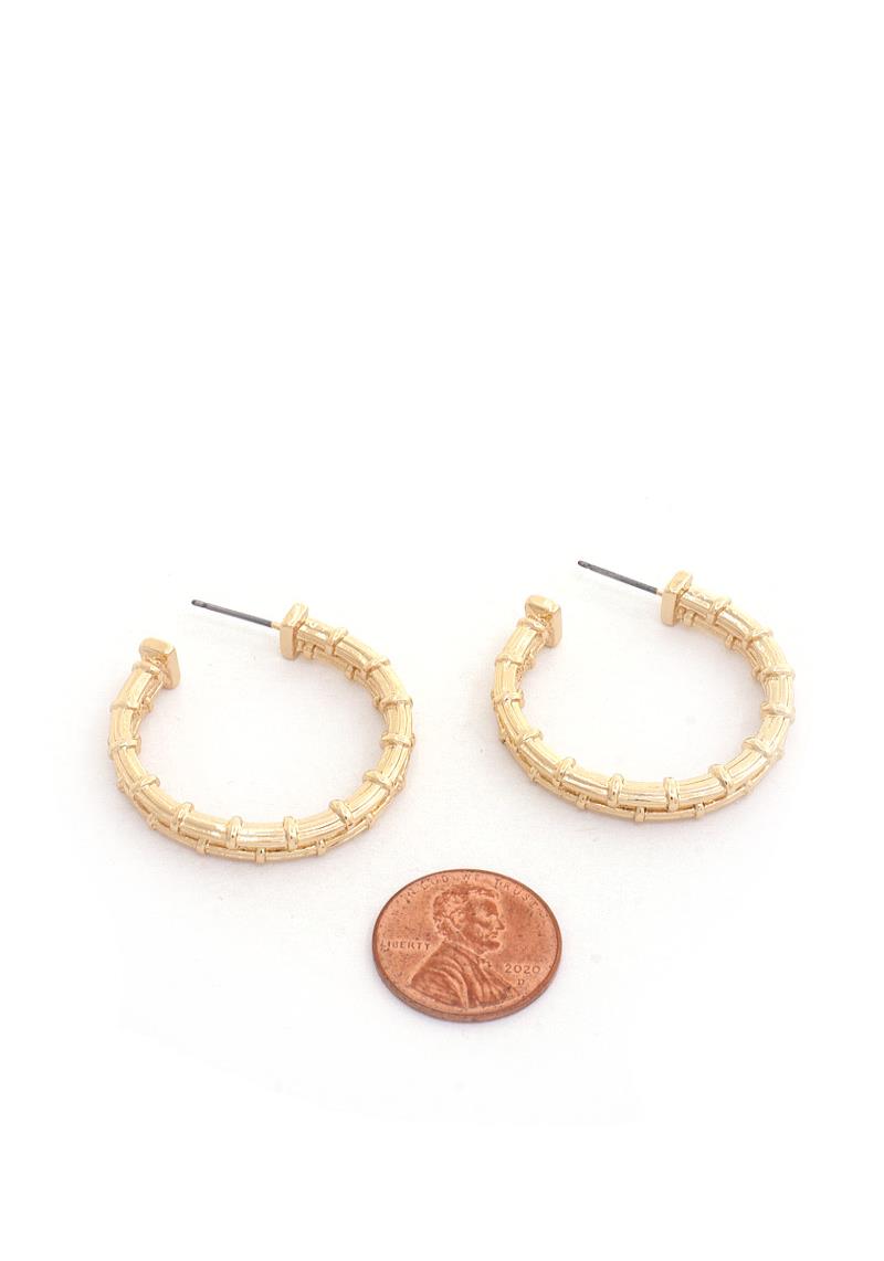 METAL HOOP EARRING