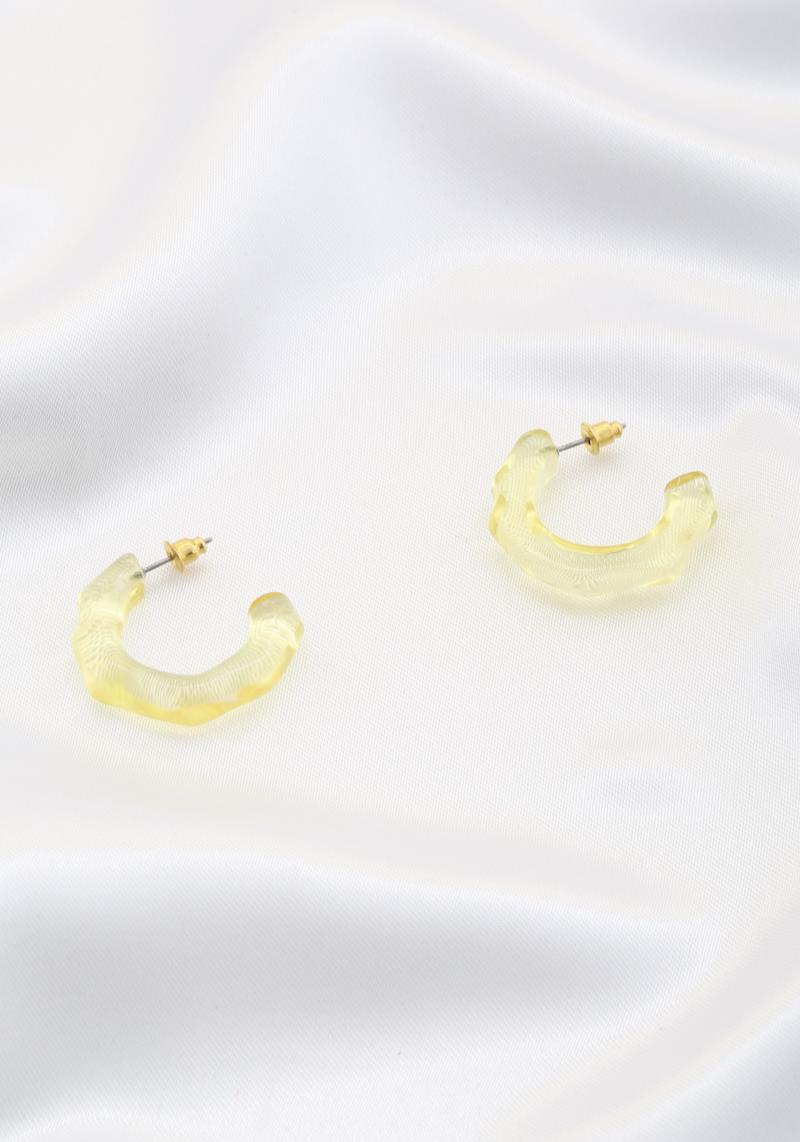 SODAJO ACRYLIC OPEN CIRCLE EARRING