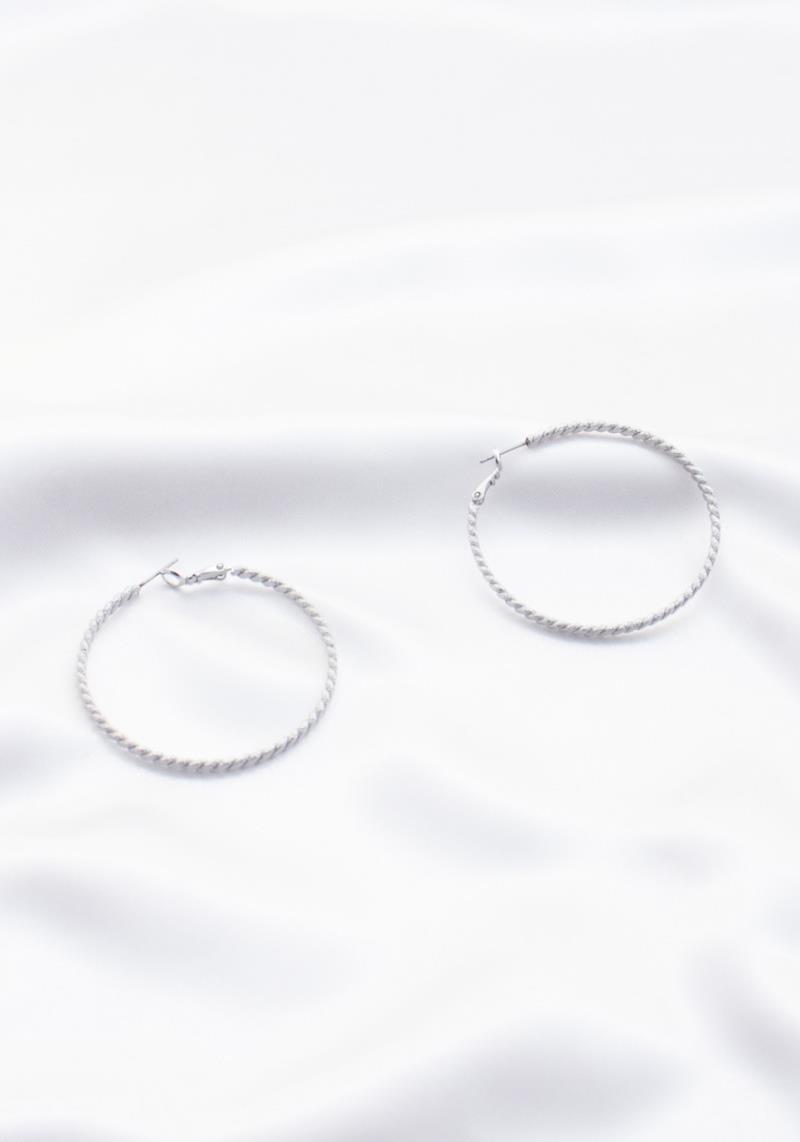 SODAJO TWISTED METAL HOOP EARRING