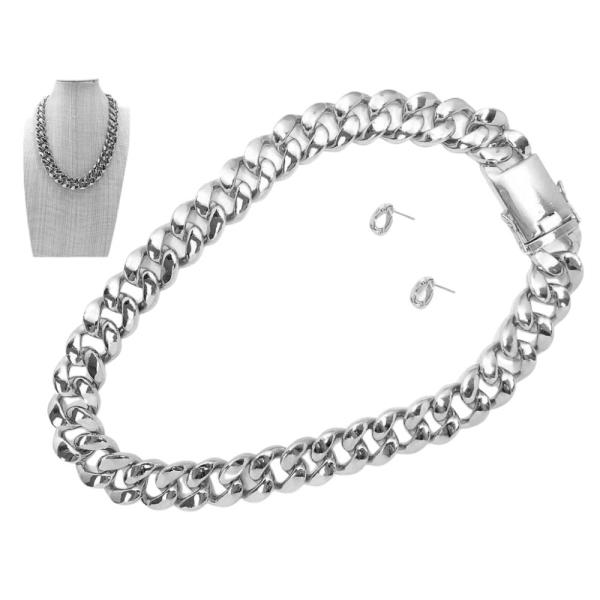 CURB LINK NECKLACE