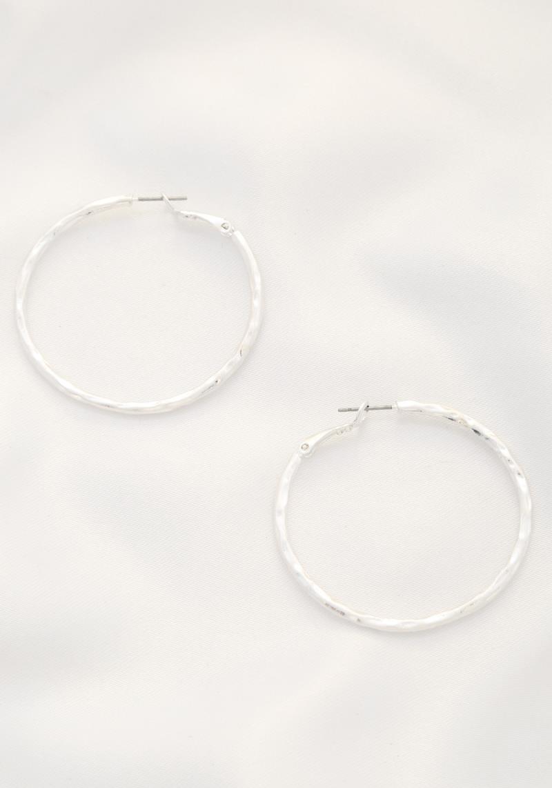 HAMMERED METAL HOOP EARRING