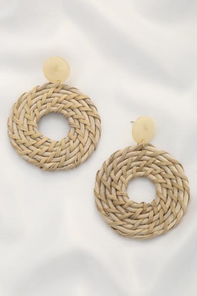 NATURAL FIBER ROUND DANGLE EARRING