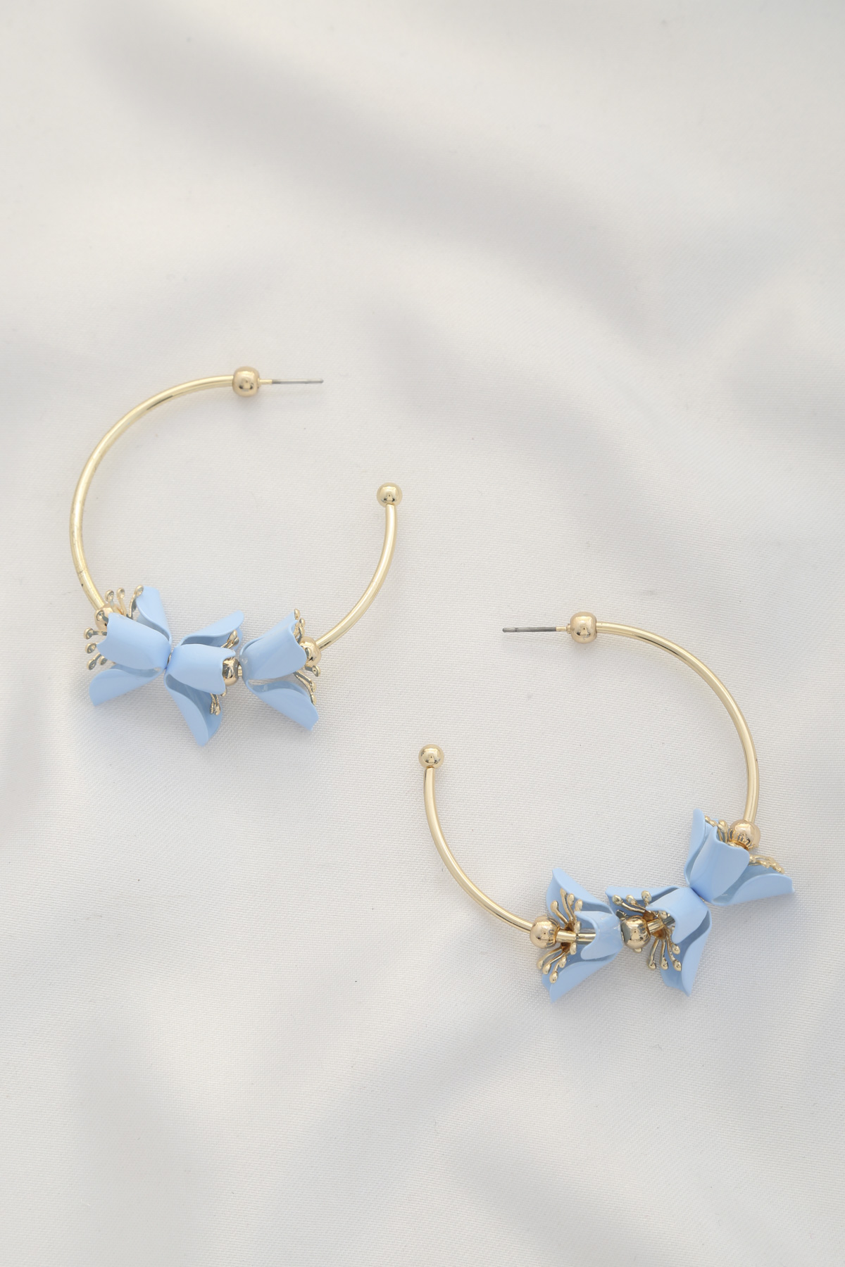 FLOWER OPEN HOOP EARRING