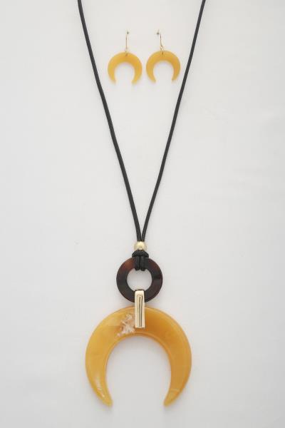 CRESCENT MOON PENDANT SLIDE CLOSURE NECKLACE