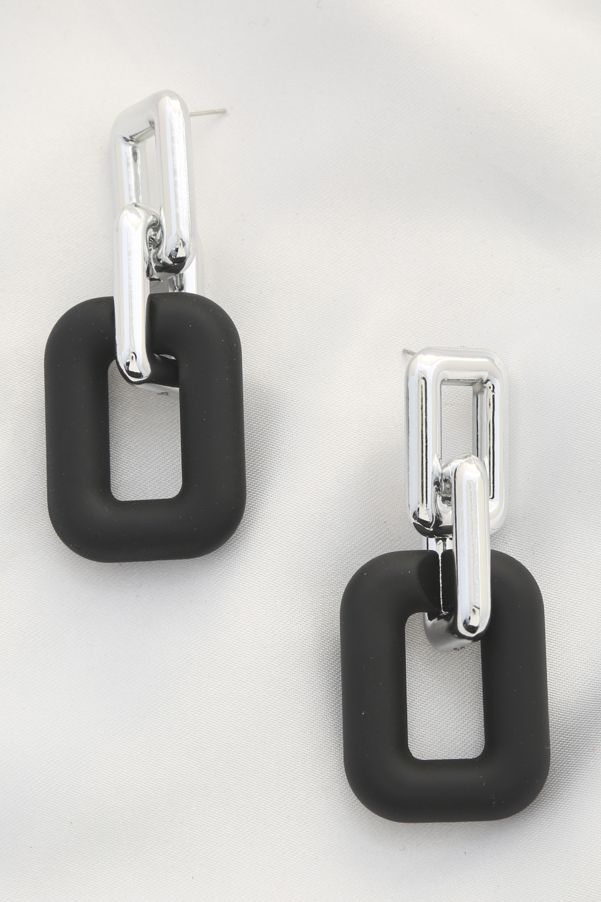 SMOOTH TEXTURE SQUARE DANGLE EARRING