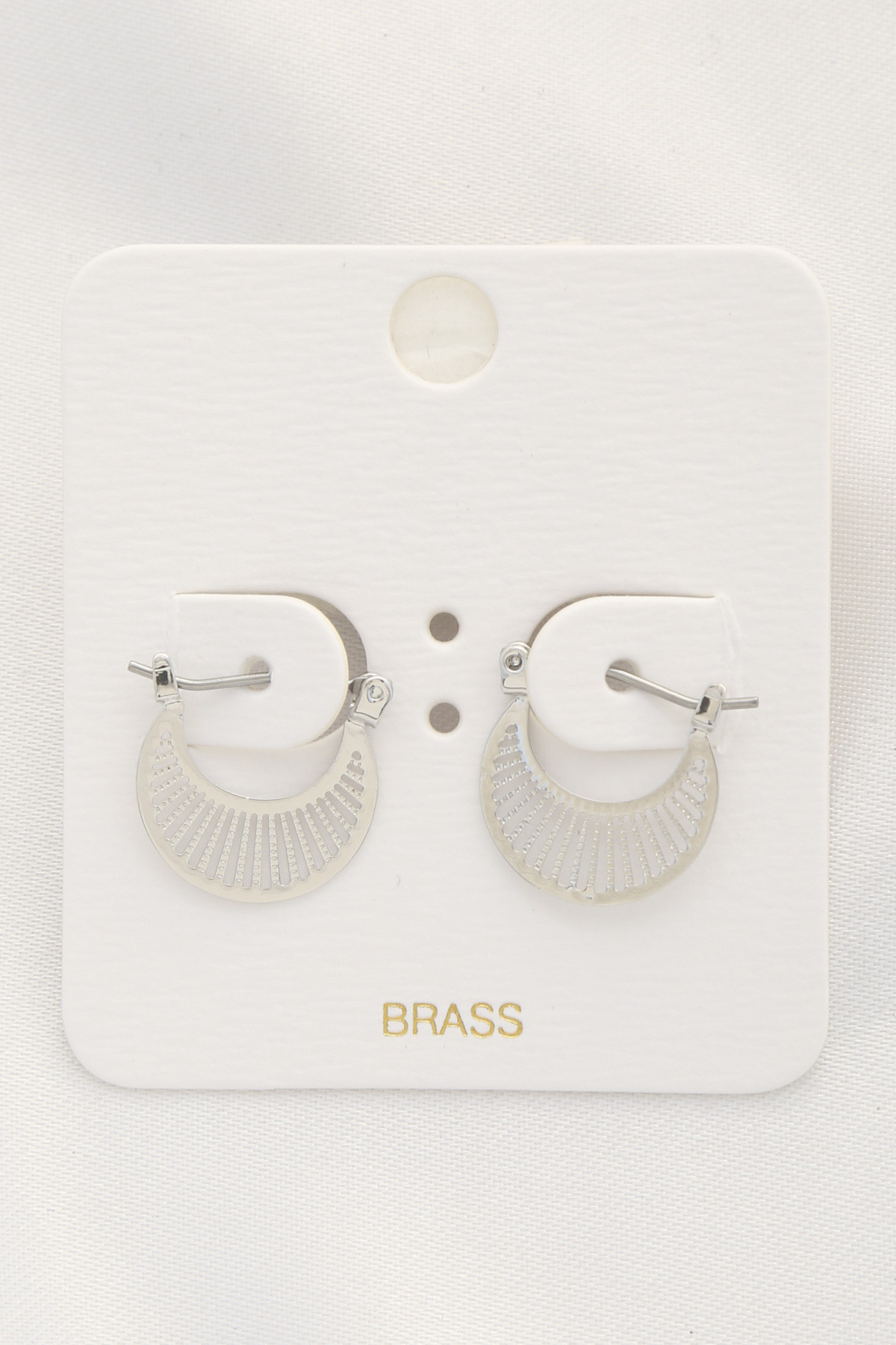 METAL EARRING