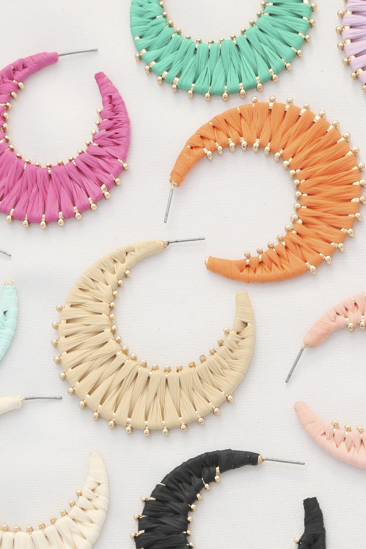 RAFFIA WRAP METAL EARRING