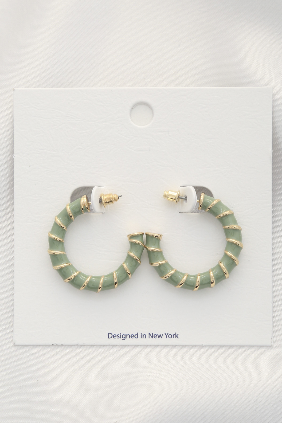 TWISTED COLOR METAL OPEN HOOP EARRING