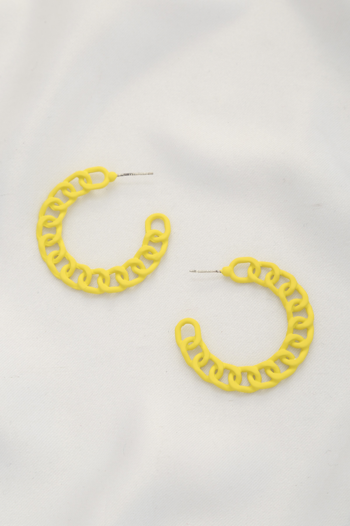 CURB LINK OPEN CIRCLE EARRING