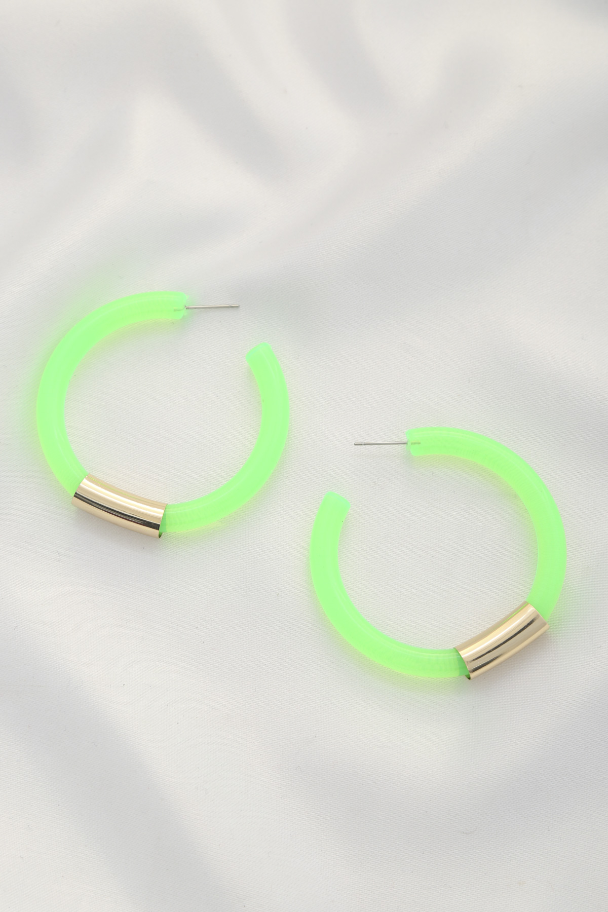 SODAJO NEON METAL BAR OPEN HOOP EARRING