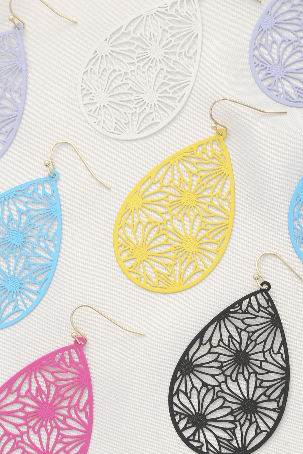 CUT OUT FLOWER PATTERN TEARDROP DANGLE EARRING