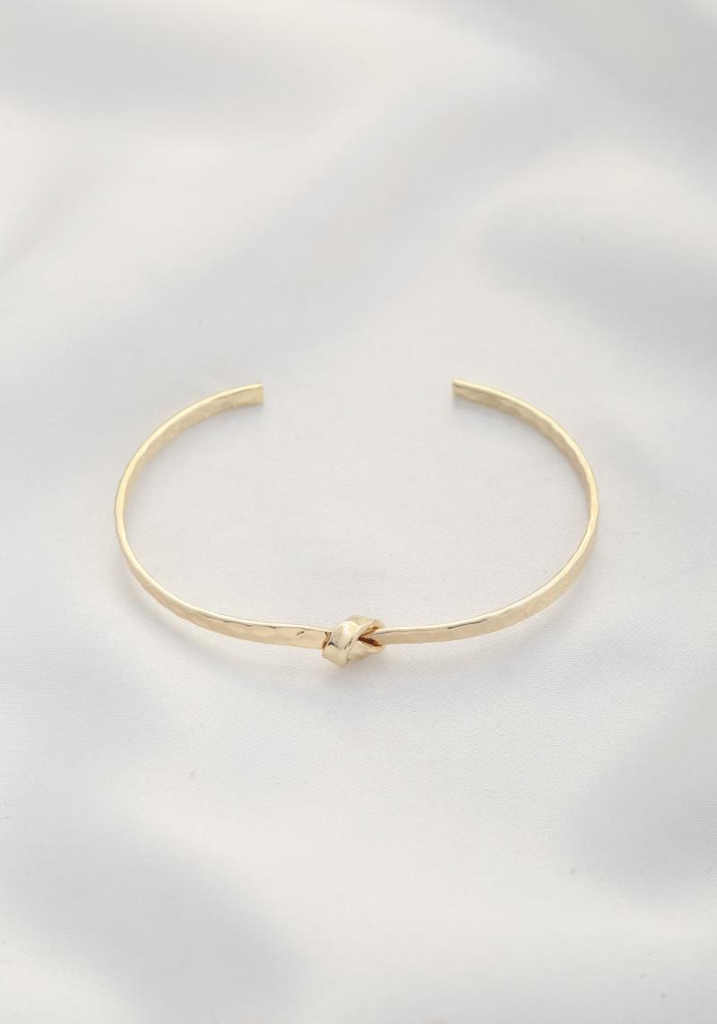 HAMMERED METAL KNOT CUFF BRACELET